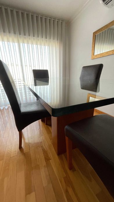 Mesa de Vidro Temperado 2cm (200x100) + 4 Cadeiras Almofadadas