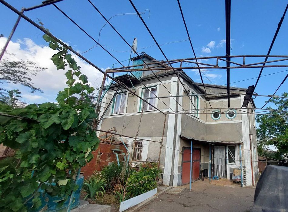 Продам двухэтажный дом в центре Александровки с видом на лиман!