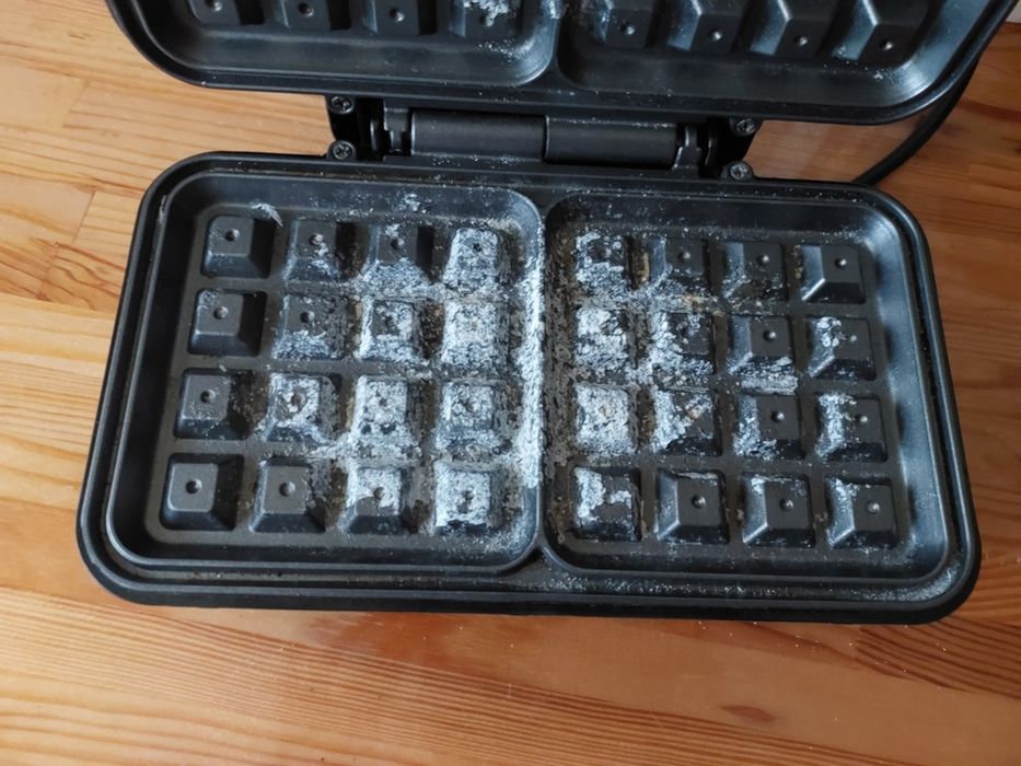 Вафельниця First FA-5305-4, нюанс.