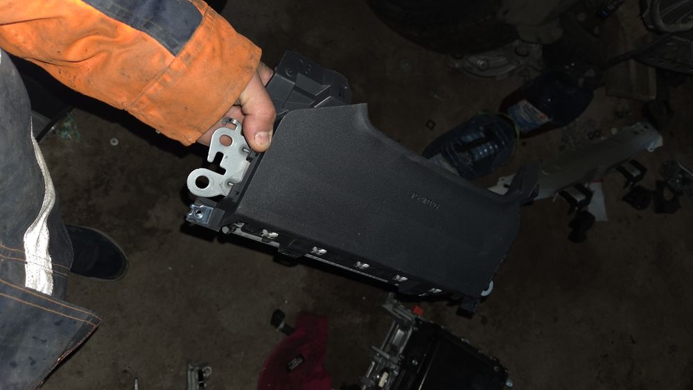 Подушка колін водія і пасажира subaru solterra