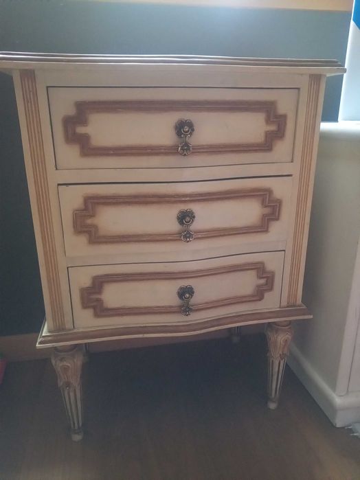 Quarto de solteiro vintage com duas camas iguais