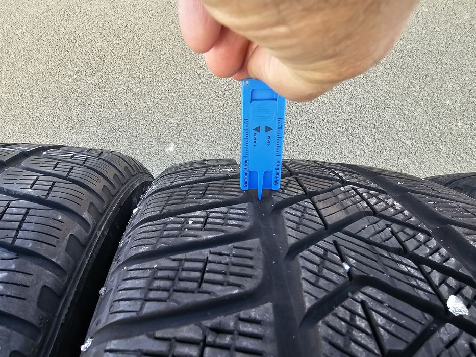 шини "pirelli" R20.