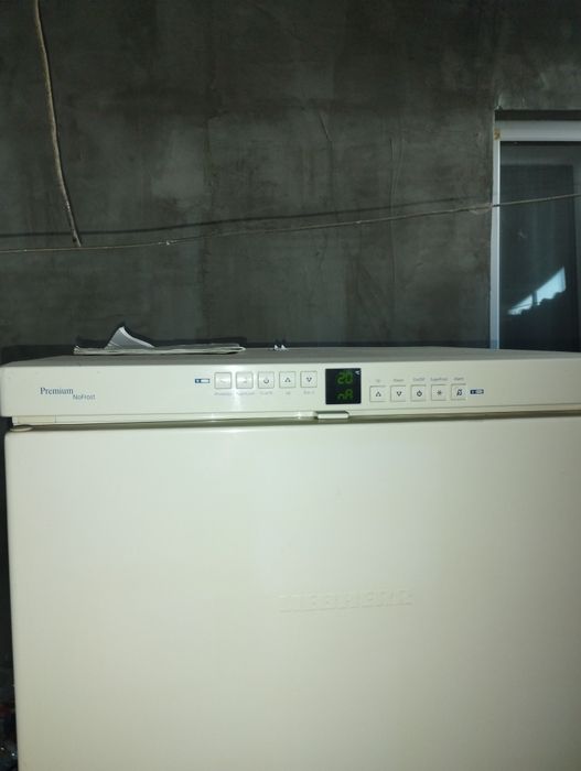 Холодильник LIEBHERR продам.