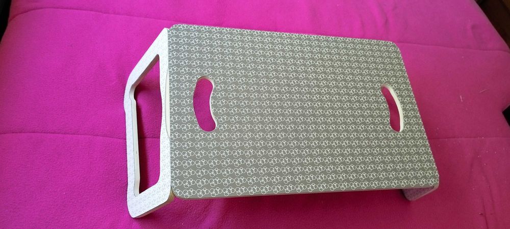 Base/Tabuleiro dobrável para portátil Ikea "Brada"