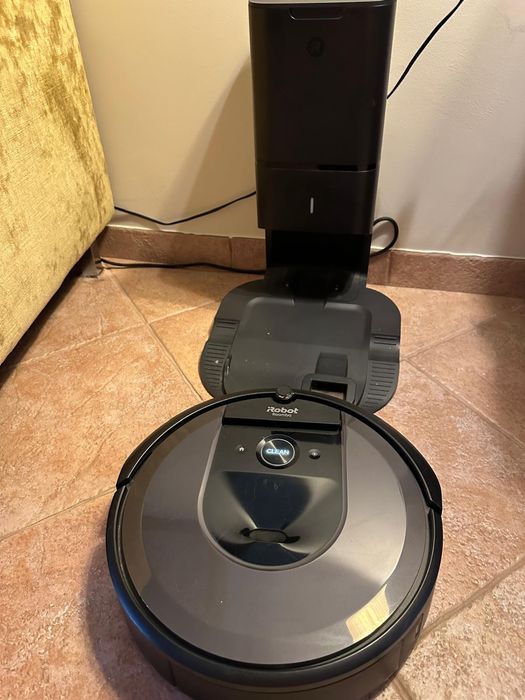 Aspirador Ibot  Romba com carregador de bateria