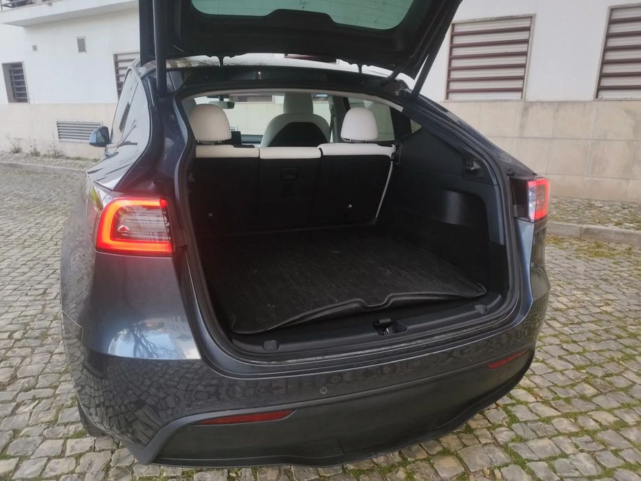 Tesla Model Y Long Range Dual Motor AWD