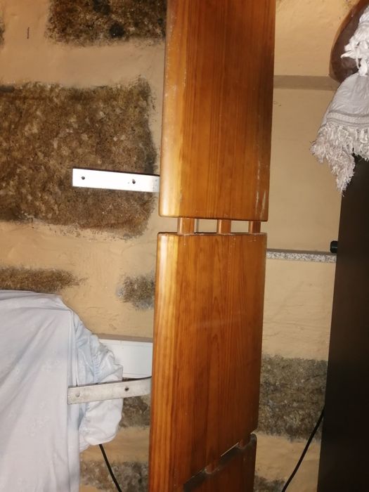 Cama de casal e espelho