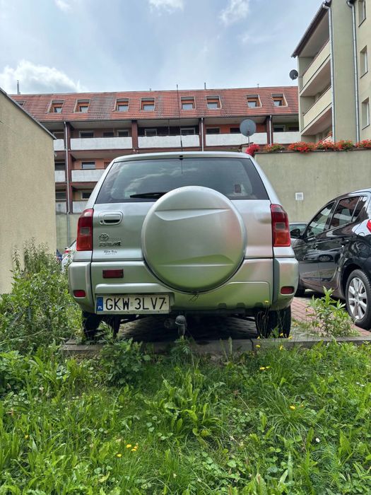 Toyota rav 4 samochód osobowy