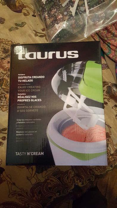Máquina de Gelados Taurus Tasty n'Cream NOVA na caixa