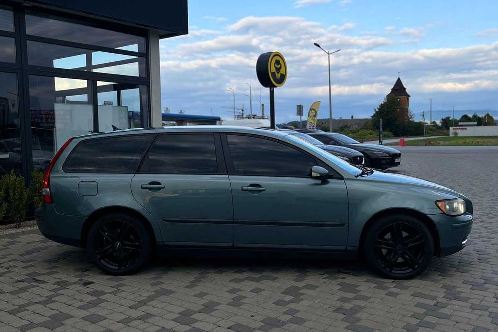 Volvo V50 2004 року