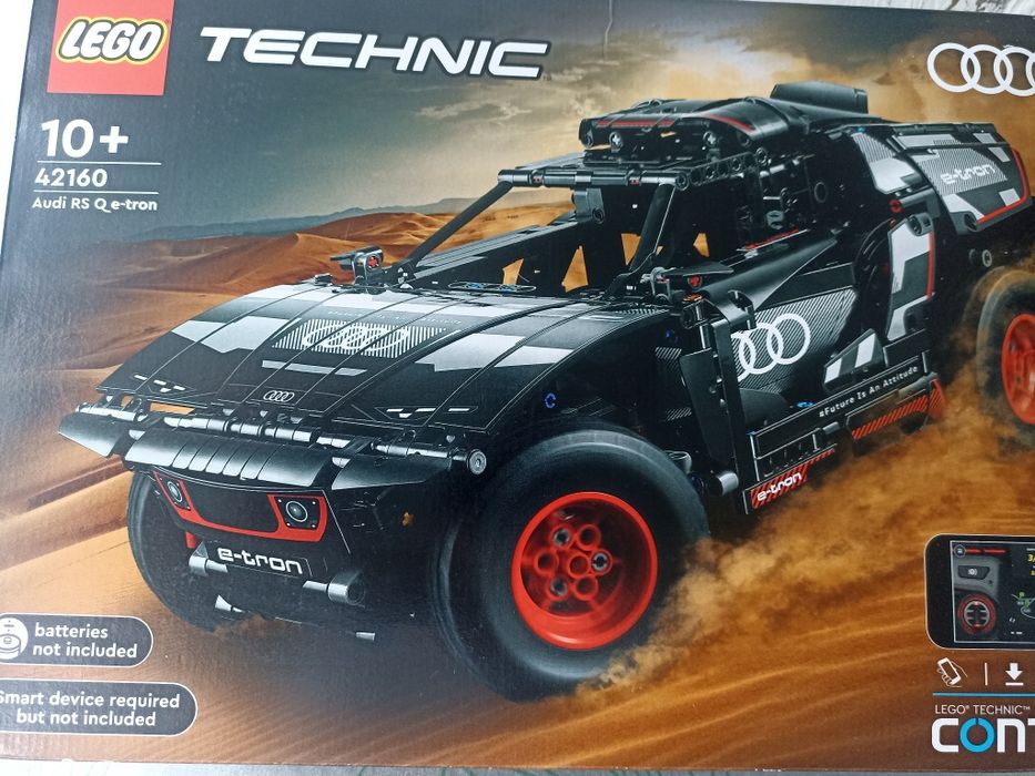 Конструктор LEGO Technic Audi RS Q e-tron 42160