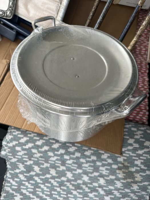 Panela em aluminio nova 10- litros + ou -