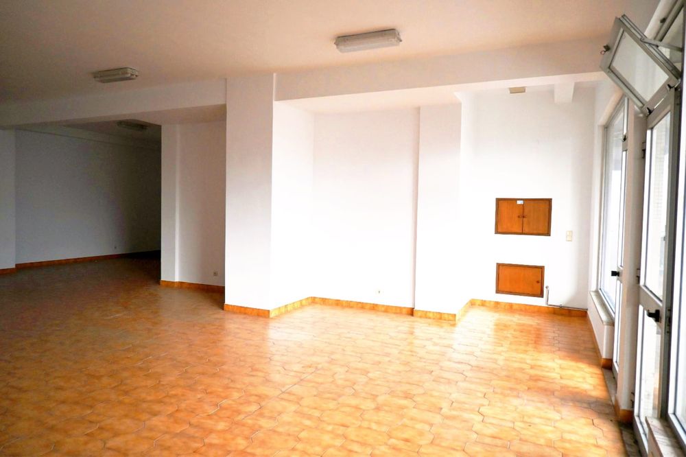 Espaço comercial 90 m² | Centro Vila Real | Potencial habitação