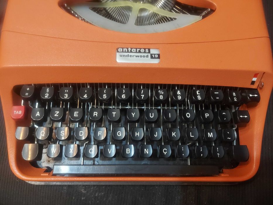 Máquina de Escrever Vintage Antares Underwood 19 – Como Nova!