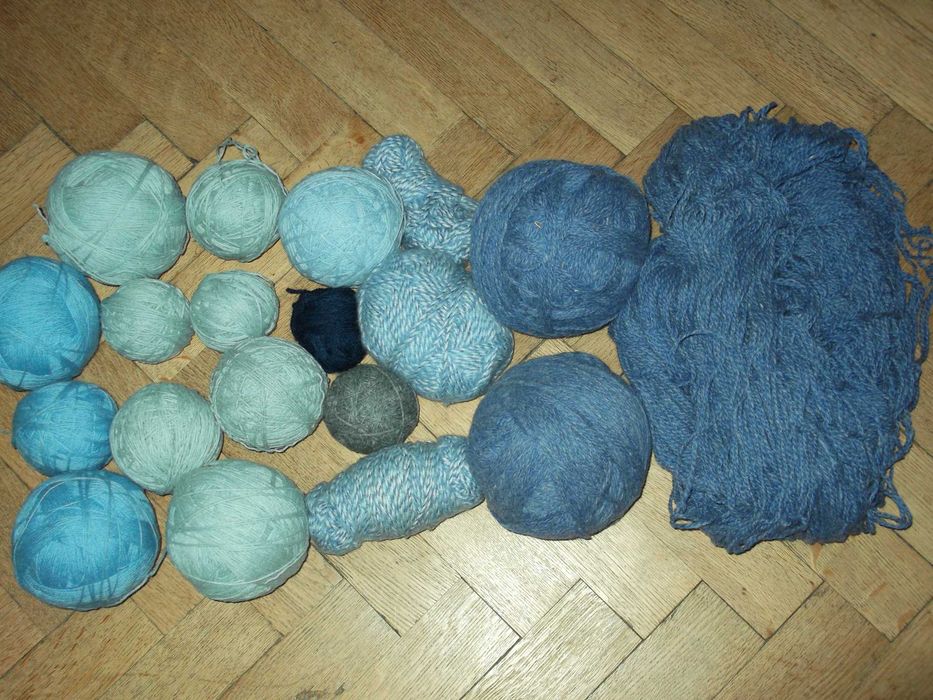 włóczki różne - niebieskie, 1,5 kg, 90 zł