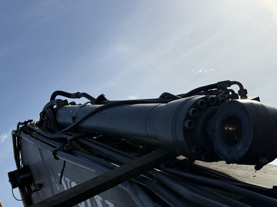 Siłownik górnego ramienia volvo ew160C koparka