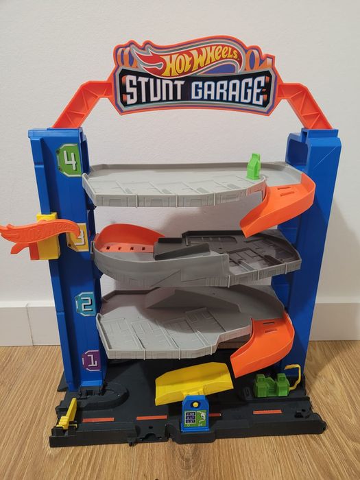 Zabawka garaż Hot Wheels stunt garage + gratis