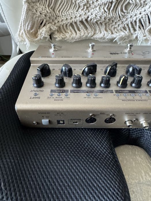 Yamaha Ag Stomp preamp do gitary akustycznej