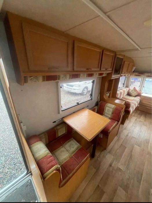 Caravana Avondale Rialto 640/6 – 6 Lugares – Duplo Eixo
