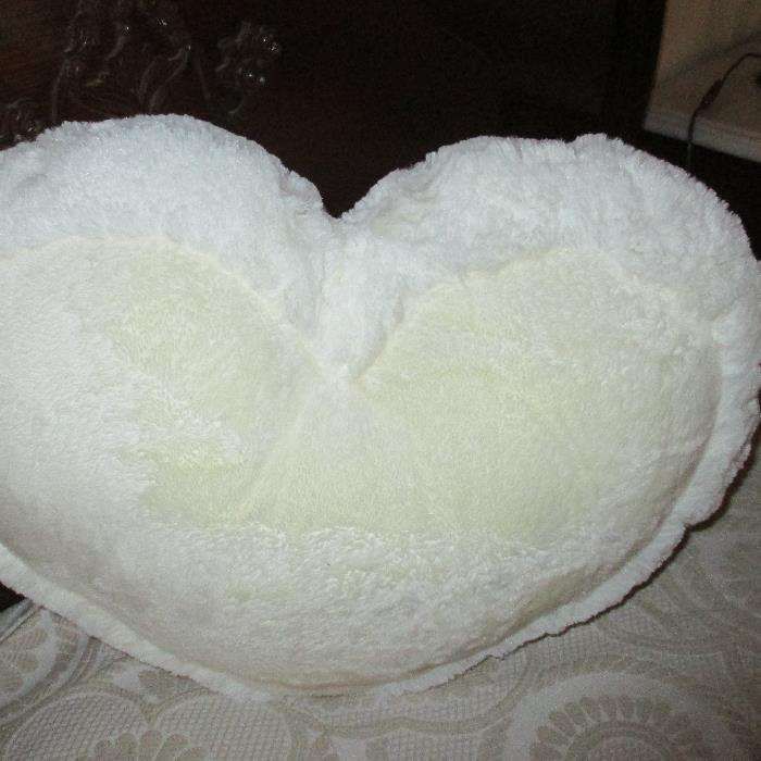 Almofada Branca Coração