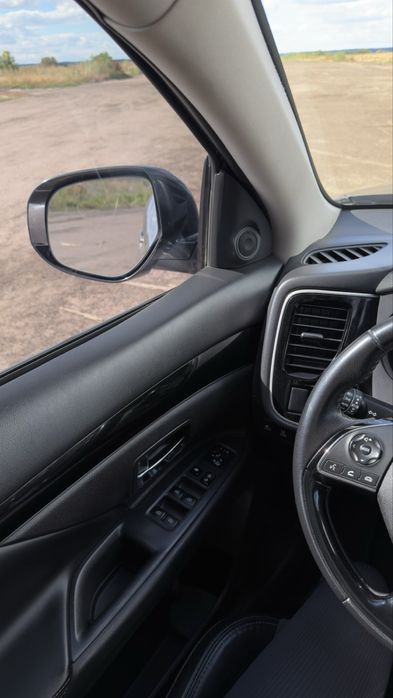 MITSUBISHI Outlander 2019