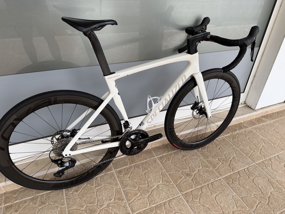 Bicicleta de estrada Specialized - rodas em carbono