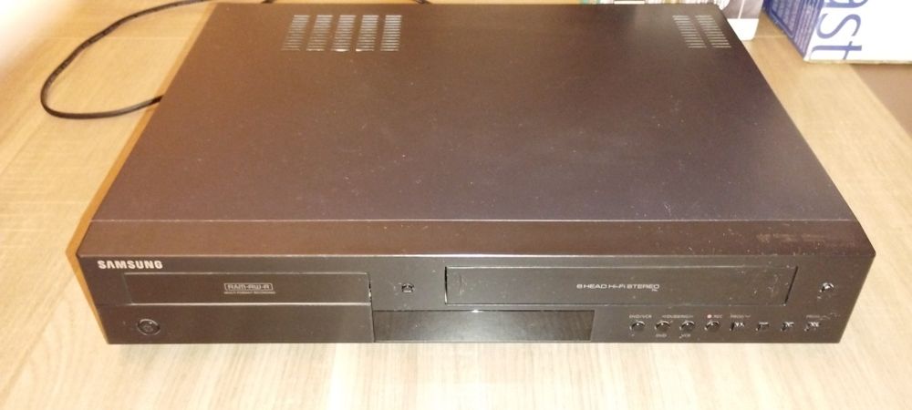 Samsung DVD-VR370 – DVD & VHS recorder + remote
