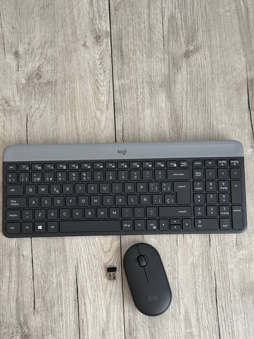 Комплект (клавіатура, миша) Logitech MK470 Slim Wireless Combo Blac ES