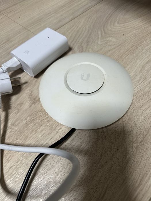 Wi-Fi точка доступу Ubiquiti UniFi nanoHD (UAP-nanoHD) + PoE