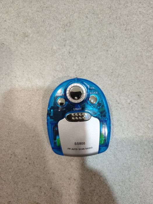 Mini rádio com fones e lanterna
