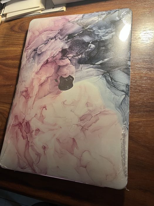 Marmurowe etui na MacBooka Estetyczny