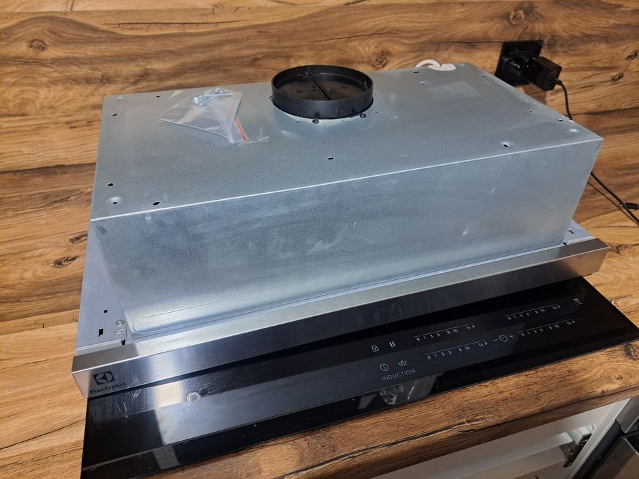 Okap podszafkowy teleskopowy Electrolux