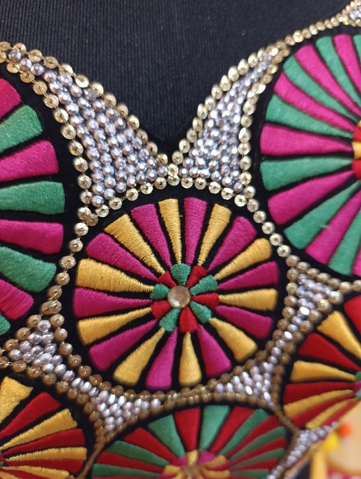 Костюм для индийского танца( Болливуд) р-р S. На рост до 165.