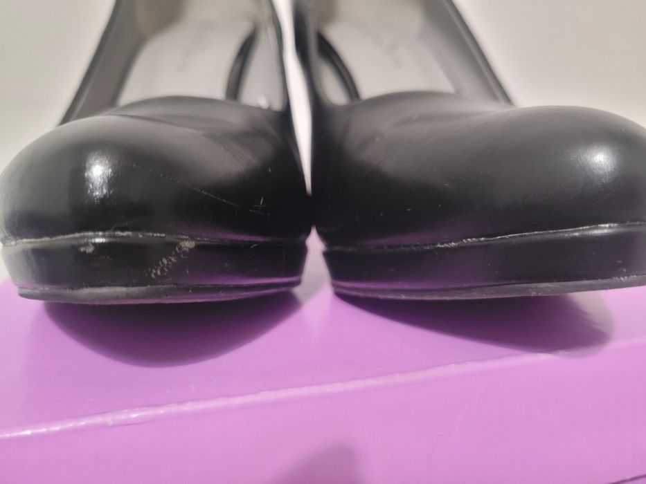 Czarne buty na obcasie