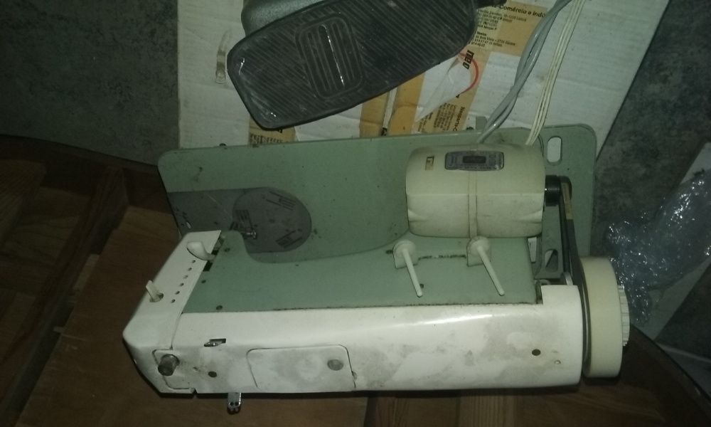 Maquina de costura oliva 515