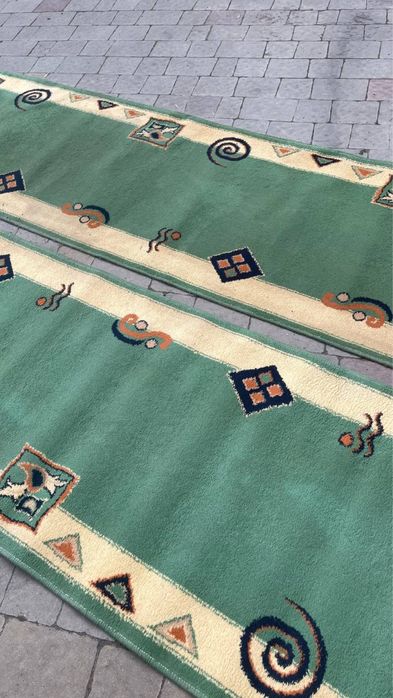 Два зелених килими