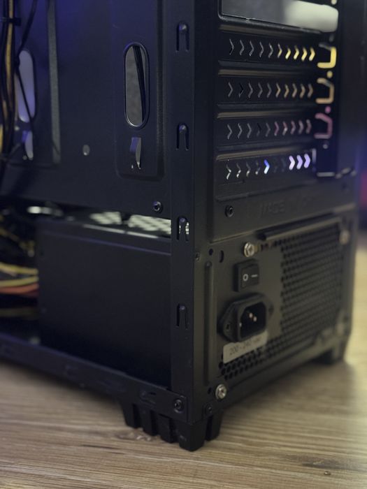 Корпус ПК Natec із блоком живлення 700W Aerocool VX 700