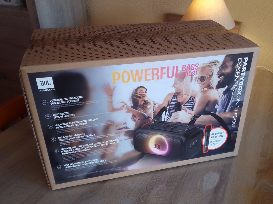 Coluna JBL PartyBox On-The-Go Essential, em estado novo