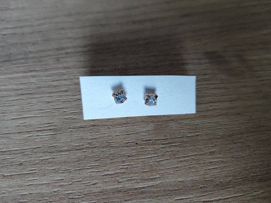 Nowe kolczyki sztyfty kwadratowe cyrkonie białe minimalistyczne del