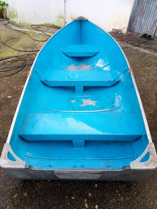 Barco a remos em alumínio