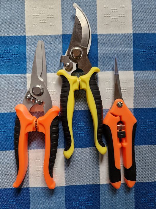 Tesouras de podar. 3 unid. Novas