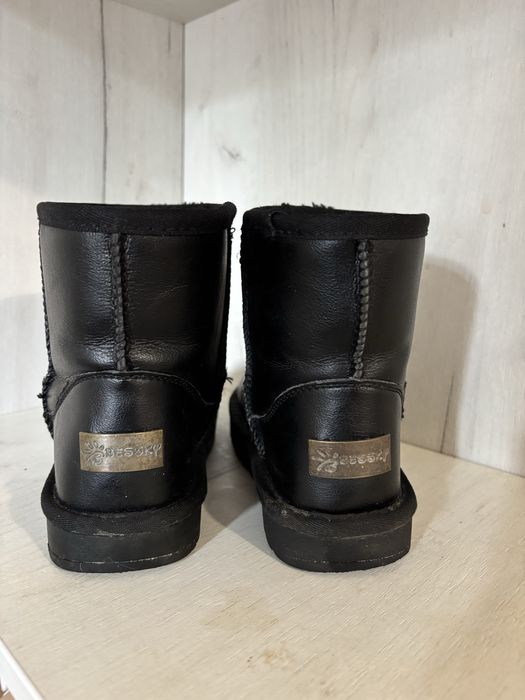 Продам уги два розміра