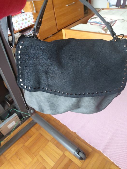 Mala tiracolo aul brilhante e cinzento