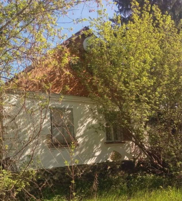 Добротний будинок з цегли для життя або туризму.