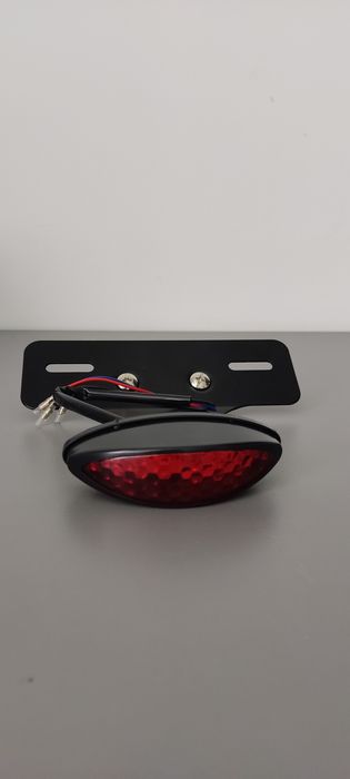 Стоп-сигнал діодний універсальний із кріпленням під номер.