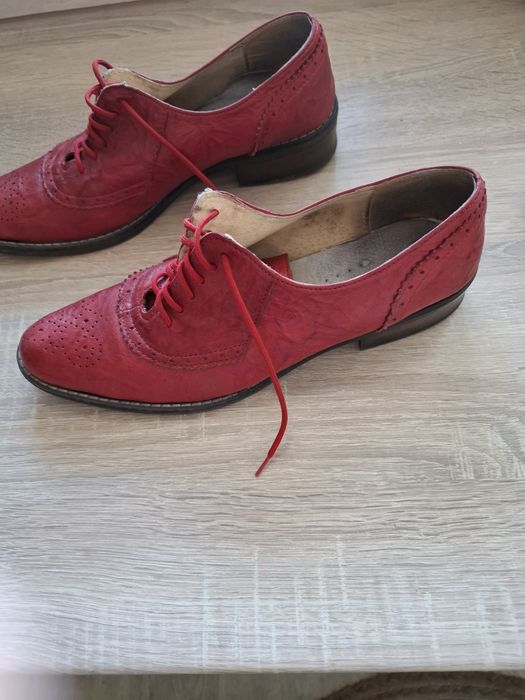 Czerwone półbuty