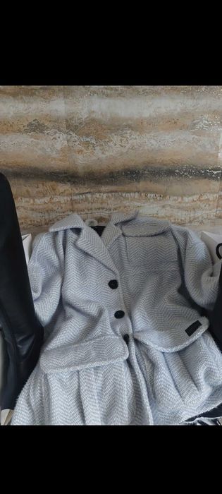 Bardzo efektowna kurtka a'la płaszczyk w kolorze melanż błękitnym