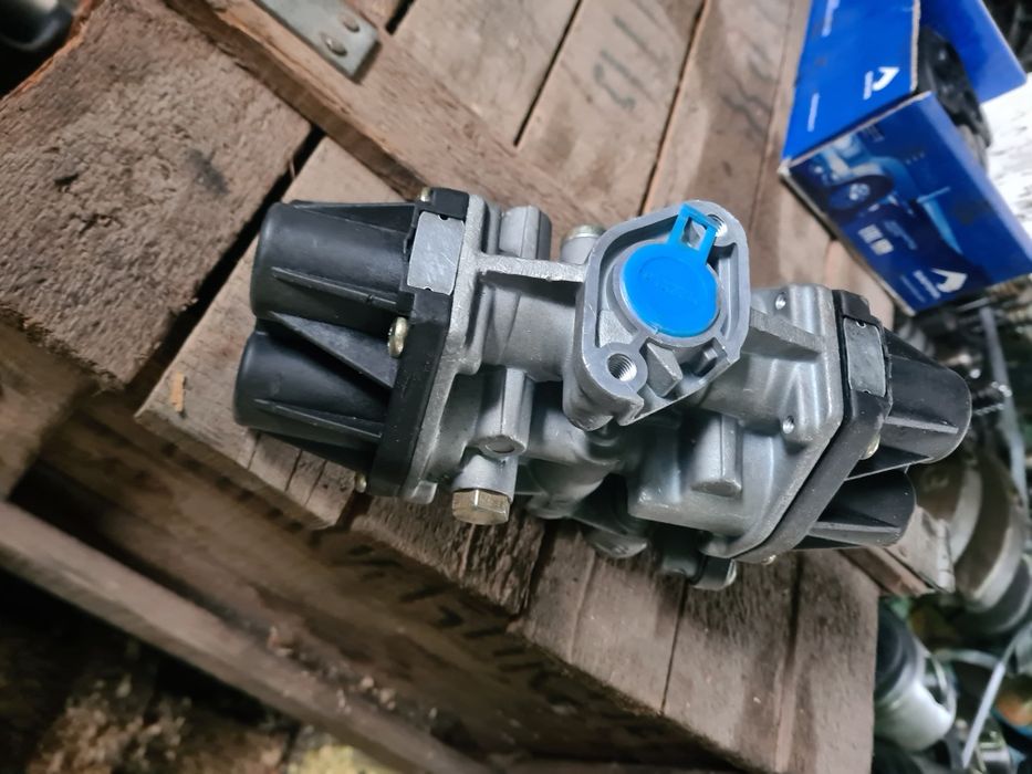 Кран 4-контурний Мерседес