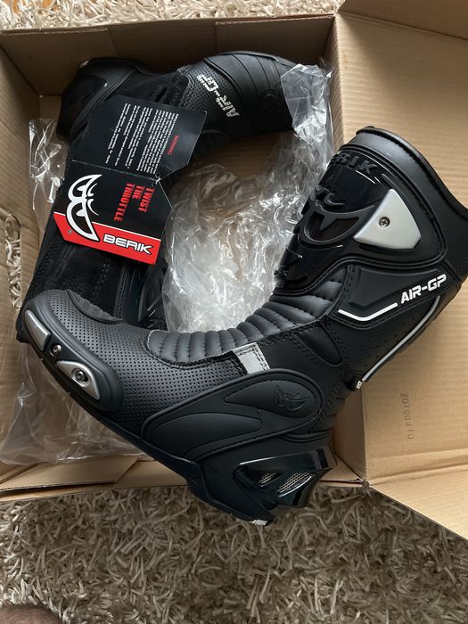 Botas de moto n.41 como novas sem uso