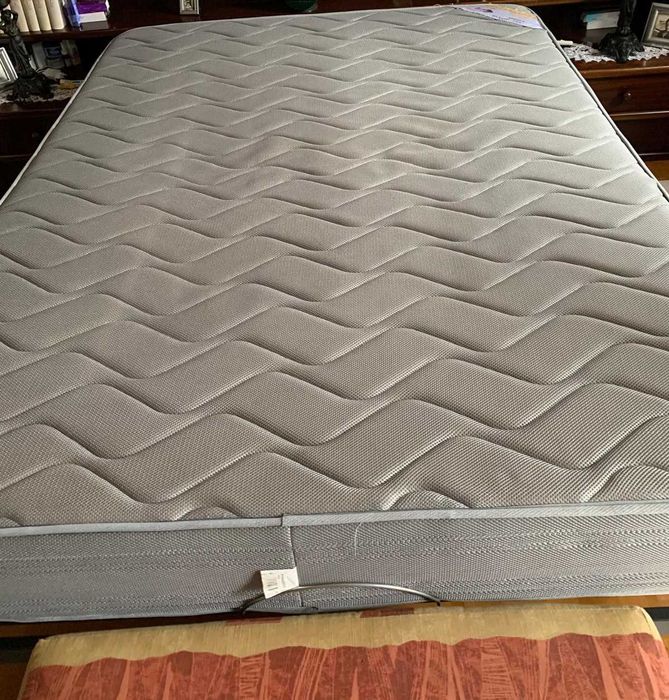 Colchão casal 200x150 25CM Altura - Como Novo